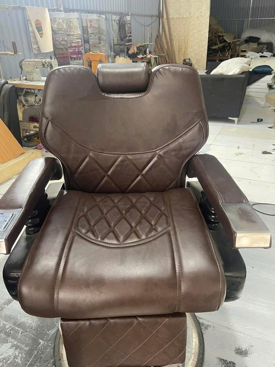 Ghế cắt tóc bọc lại da nâu quilting kim cương