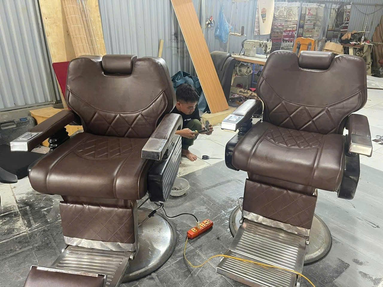 Bọc lại ghế cắt tóc da nâu cho salon