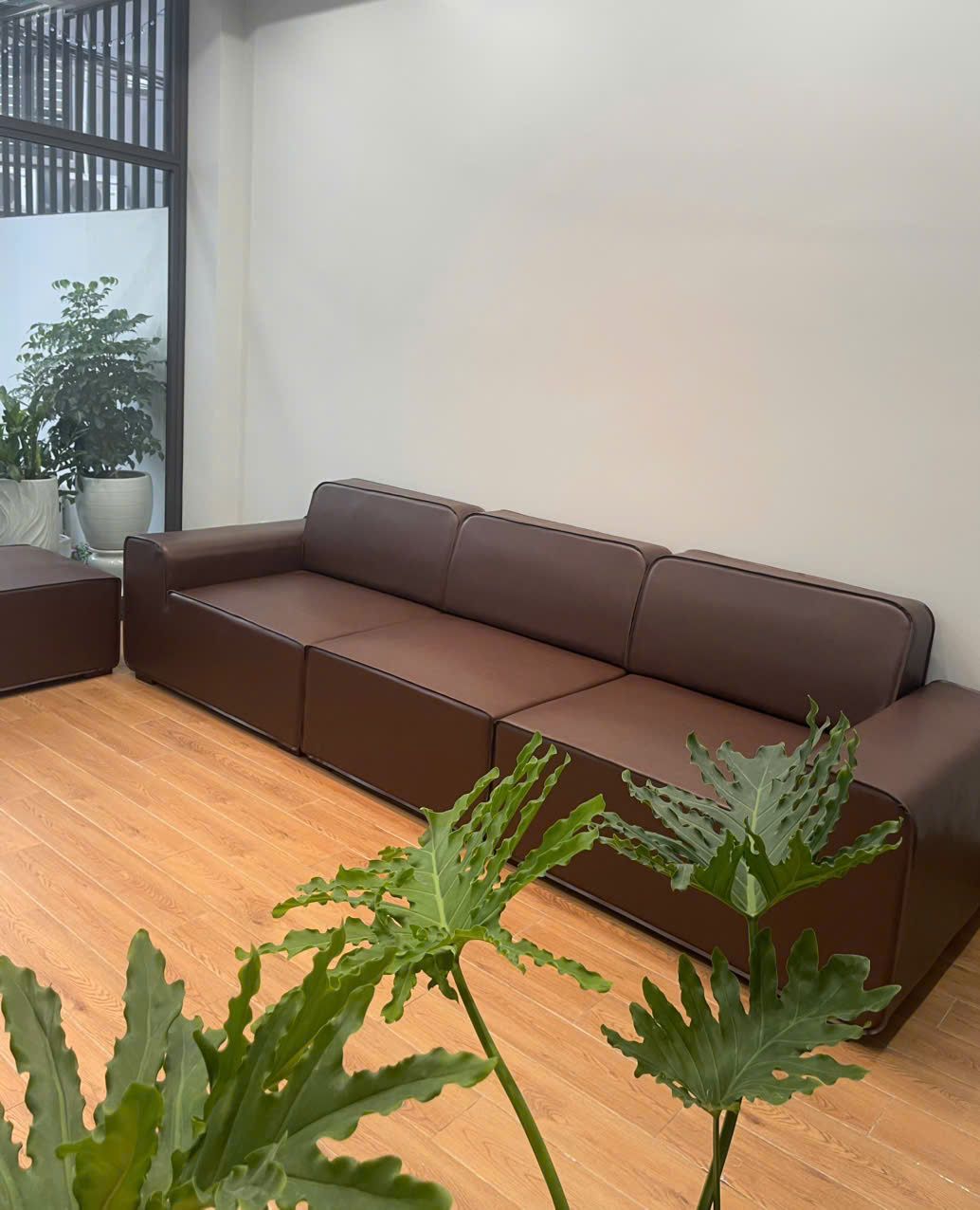 Sofa da nâu hiện đại