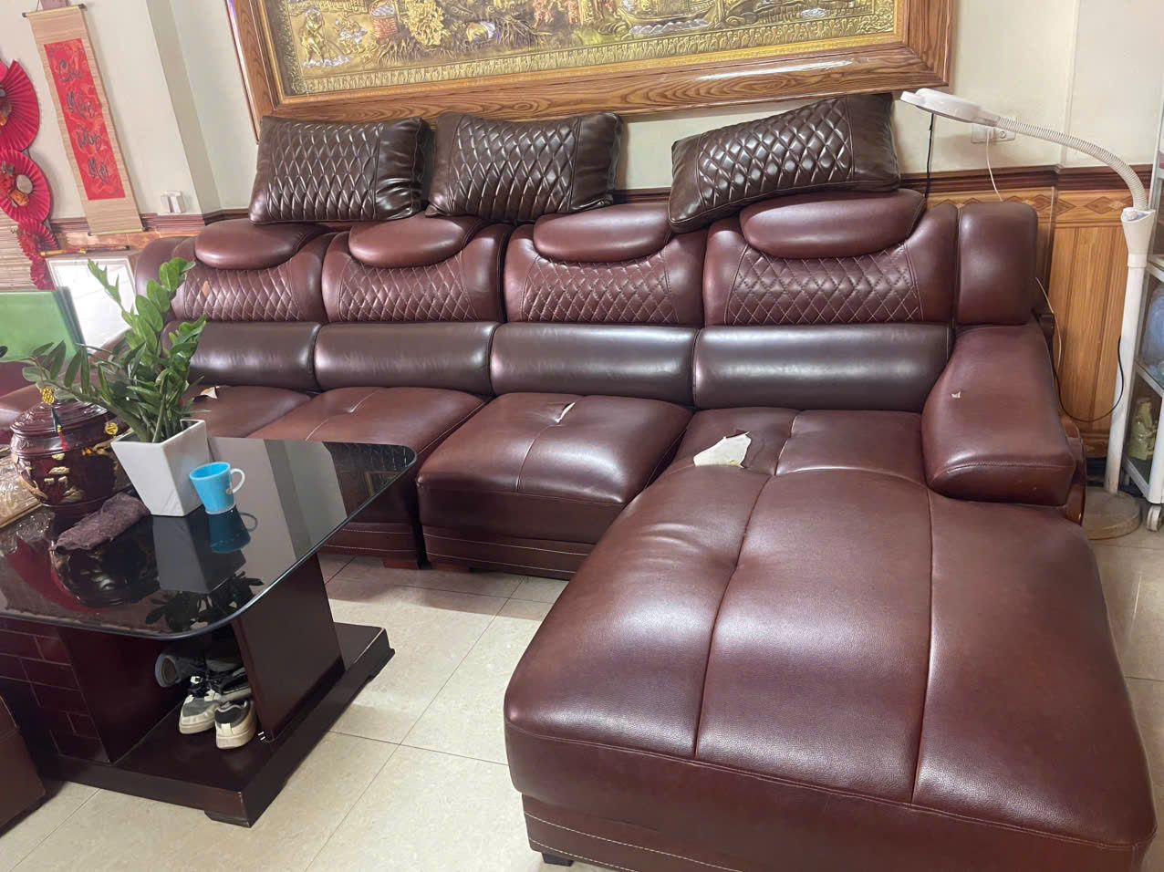 Ghế sofa góc da bong tróc trước khi bọc lại